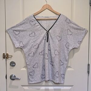 EUC Misslook 3X  Cotton Blend Grey Heart Print Zip Collar Tee